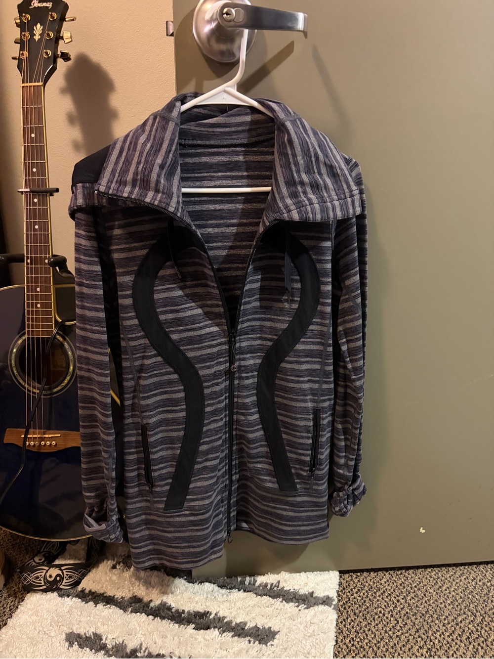 Lululemon jacket size 8